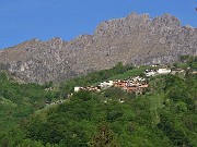 10 Chignolo d'Oneta (850 m) con i contrafforti rocciosi d'Alben (2019 m)